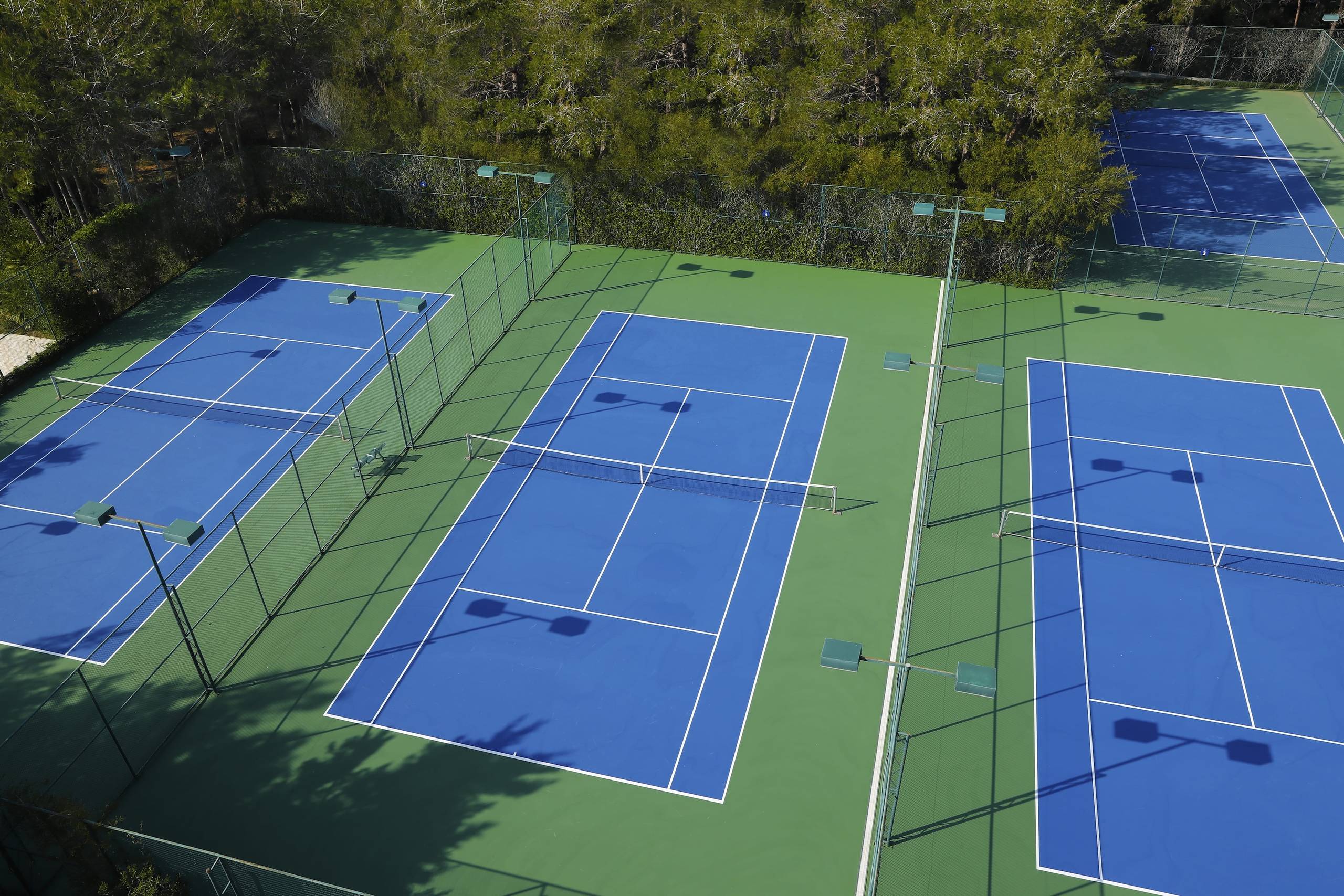 Hotel racket sports facilities